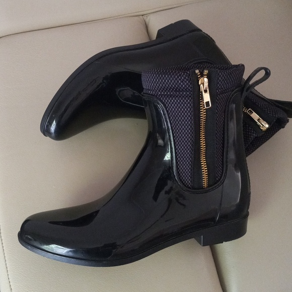 Nine West Shoes - Nine West Cooscoos Black Ankle Rain Booties with Gold Side Zip Sz 9